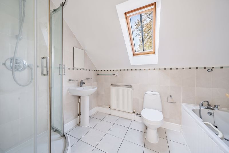 Family bathroom- click for photo gallery